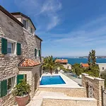 Milena With Pool And Sea View Crveni Vrh